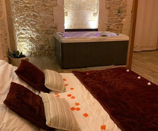 Suite De Caractere Avec Jacuzzi